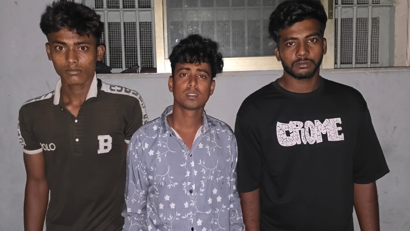 চাঁপাইনবাবগঞ্জে দুই সাংবাদিকের উপর সন্ত্রাসী হামলার ঘটনায় গ্রেপ্তার ৩